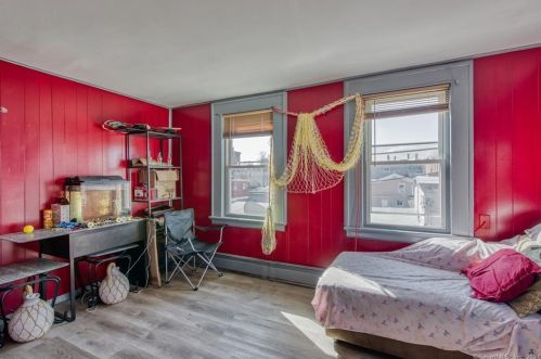 4 Ann St, Waterbury, CT 06702-1001