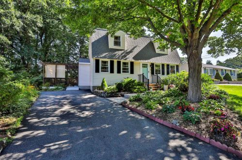 18 Shingle Mill Dr, Nashua, NH 03062-2101