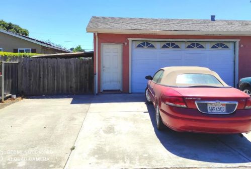 201 Line St, Hollister, CA 95023-3507