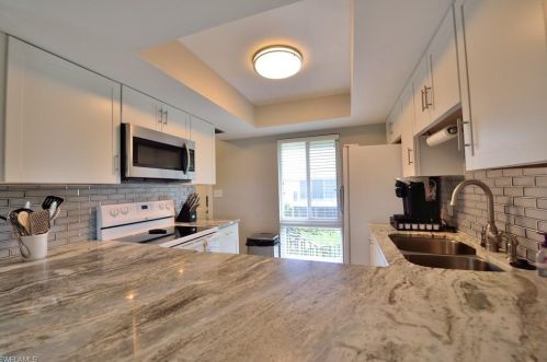 229 Palm Dr, Naples, FL 34112-4918