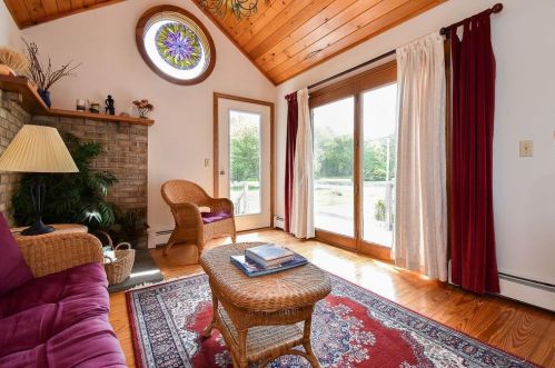 38 Noble St, South Kingstown RI  02882-3941 exterior