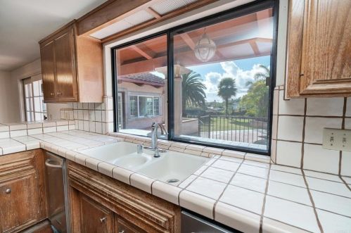 1129 Sugarbush Dr, Vista CA  92084-6605 exterior