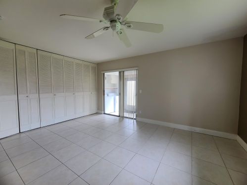 58 Seville C, Delray Beach FL  33446-2107 exterior