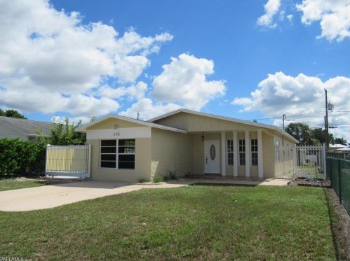 692 96th Ave, Naples, FL 34108-2463