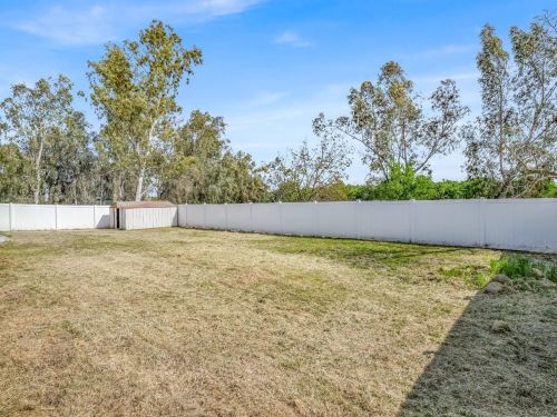 855 Mount Whitney Ave, Laton CA  93242-9724 exterior