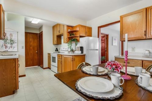 4915 Shore Dr, Eau Claire, WI 54703-2132