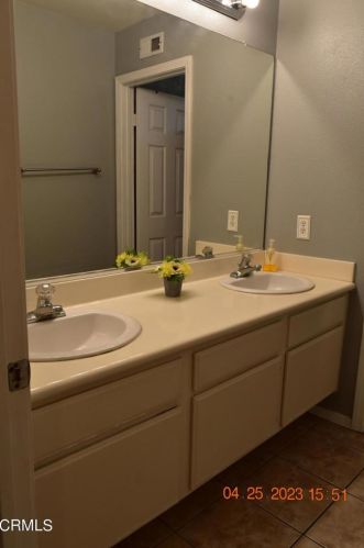 706 Princessa Dr, Oxnard CA  93030-7690 exterior