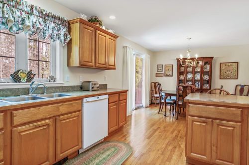 24 Briallia Cir, Newmarket NH  03857-2194 exterior