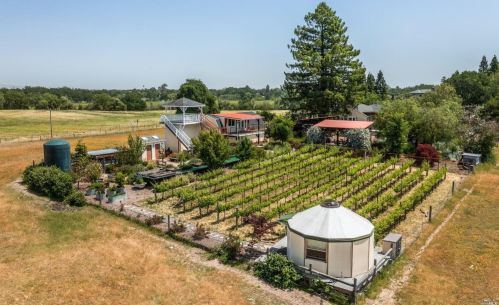 7395 Starr Rd, Windsor CA  95492-9655 exterior