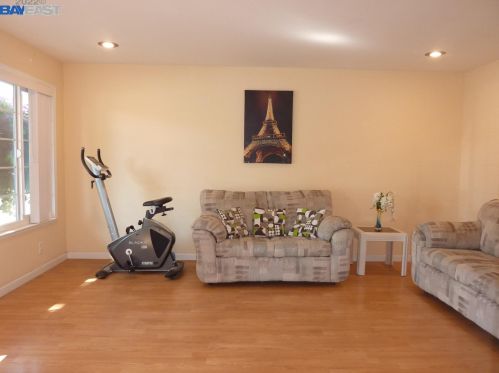 268 Royce Way, West Pittsburg CA  94565-4700 exterior