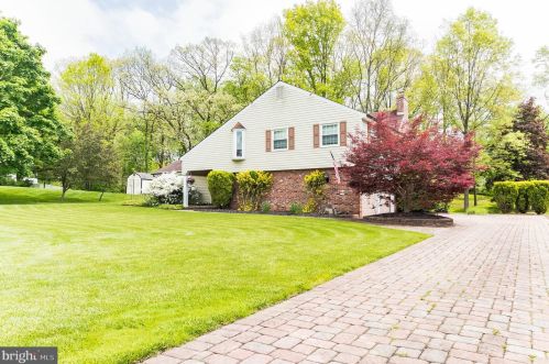 106 Tanglebrook Dr, Southampton, PA 18966-2212