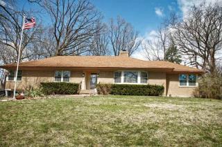 530 Woodland Dr, Clinton, IA 52732-3622
