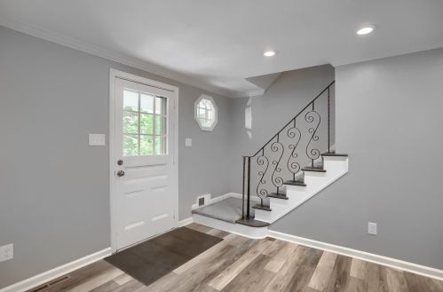 1298 Pinewood Dr, Pittsburgh, PA 15243-1851