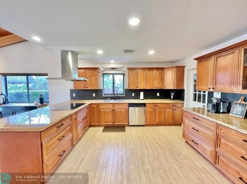 1630 118th Ter, Hollywood FL  33026-2546 exterior