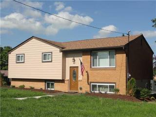 630 Magnus Ln, Moon Twp, PA 15108-3422