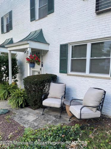 118 Mnr Dr, Tinton Falls NJ 07701-2456 exterior