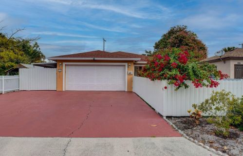 921 Alamanda Rd, West Palm Beach, FL 33405-2401