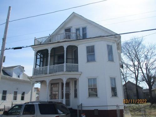 148 Laban St, Providence, RI 02909-4426