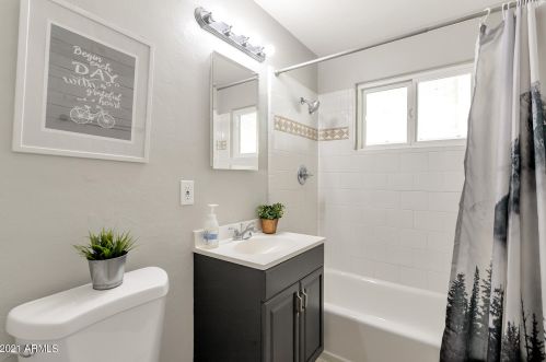 8136 12 St, Phoenix AZ 85022-3137 exterior