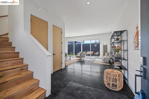 1719 11th St, Oakland, CA 94607-1410
