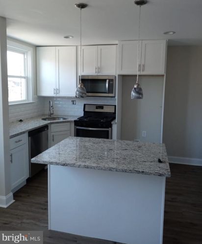 6607 21st St, Philadelphia, PA 19138-2607
