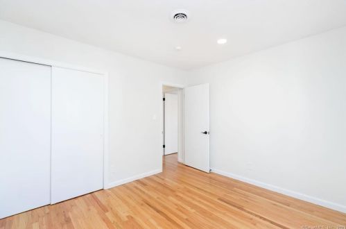 11 Bristol Rd, Windsor Locks CT  06096-2009 exterior