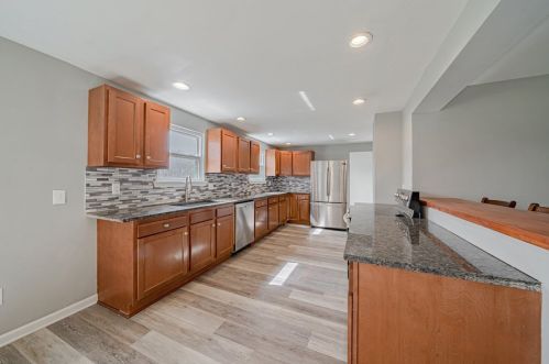 102 Redwood Cir, Latrobe PA  15650-2516 exterior