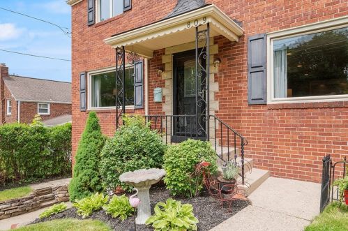 809 Vermont Ave, Pittsburgh, PA 15234-1221