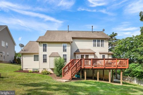 649 Crystal Ln, Strasburg, VA 22657-2371