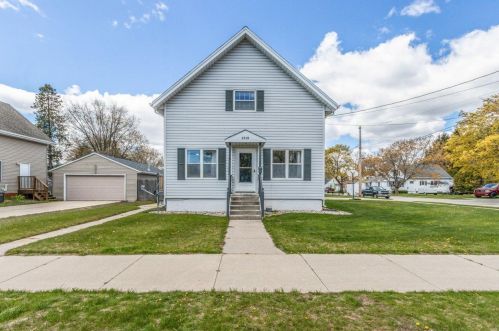 3018 School St, Two Rivers, WI 54241-2034