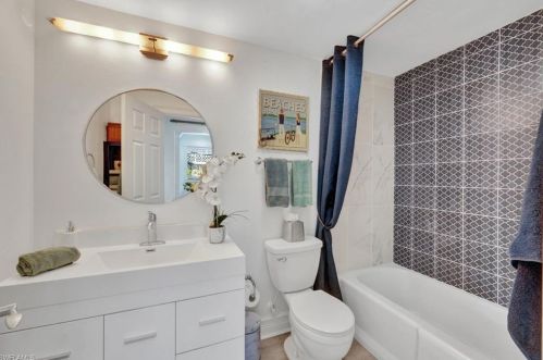 821 91 Ave, Naples FL 34108-2426 exterior