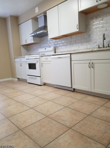 603 Maple Hill Dr, Woodbridge NJ  07095-4107 exterior