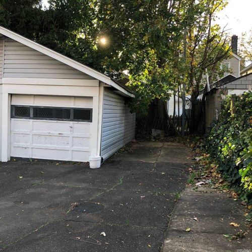 91-16 85th St, Jamaica, NY 11421-1210