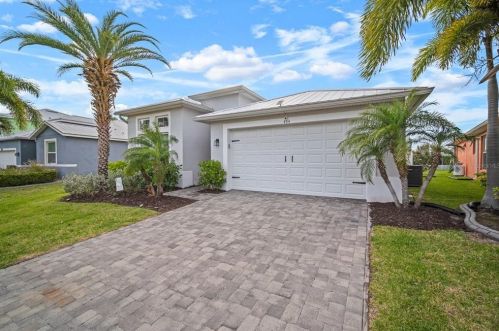 434 Bahama Grande Blvd, Ruskin, FL 33572-2551