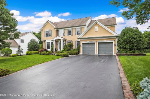 45 Sage St, Holmdel Village, NJ 07733-1470