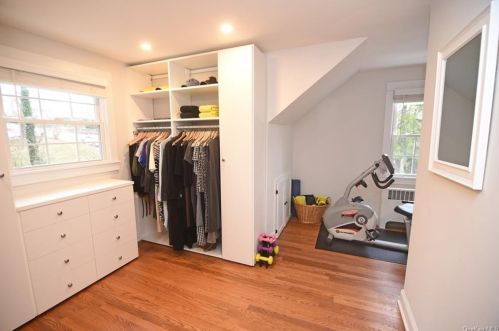 23 Brookside Pl, Pleasantville NY  10570-1204 exterior