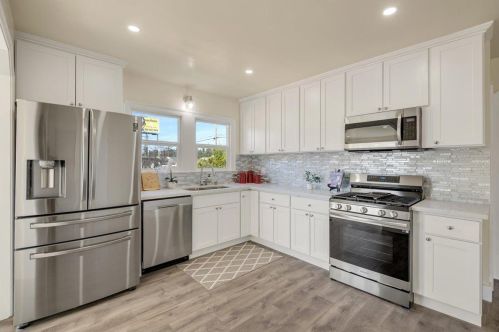 21437 Msn Blvd, Hayward CA  94541-2015 exterior