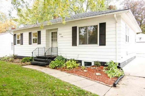 1520 Glenny Ave, Waterloo IA  50702-2406 exterior