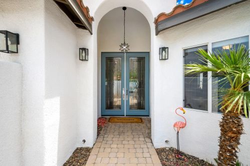 54404 Avenida Madero, La Quinta CA  92253-3620 exterior