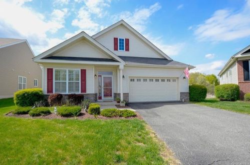 26 Juniper Cir, Middletown, NY 10940-5048