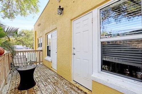 920 16 Ave, Saint Petersburg FL  33707-4113 exterior