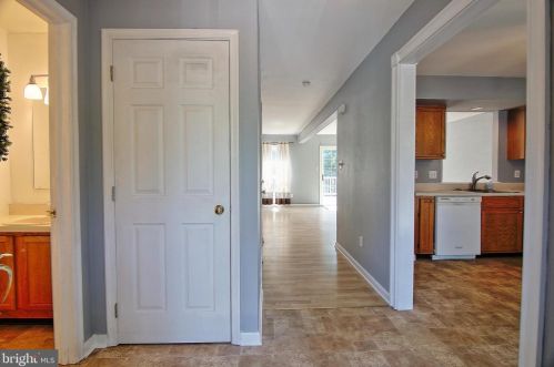 78 Village Dr, Collegeville, PA 19473-2331