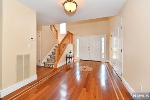 173 Van Winkle Ln, Mahwah, NJ 07430-1591