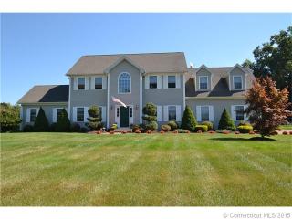 2 Pinewood Xing, Union City, CT 06770-2250