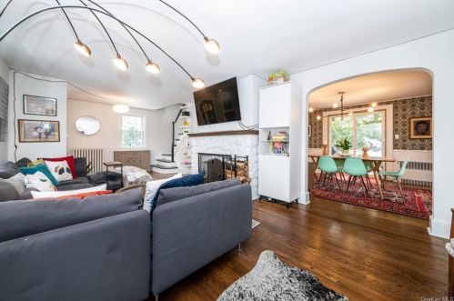 77 Kewanee Rd, New Rochelle NY  10804-1301 exterior