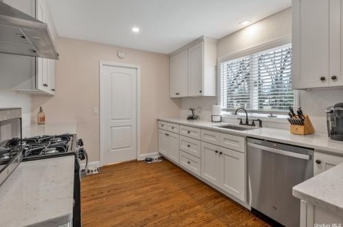 31 Old Stone Rd, Baiting Hollow NY  11933-1132 exterior