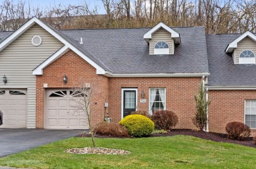 7044 Clubview Dr, Bridgeville PA  15017-1097 exterior