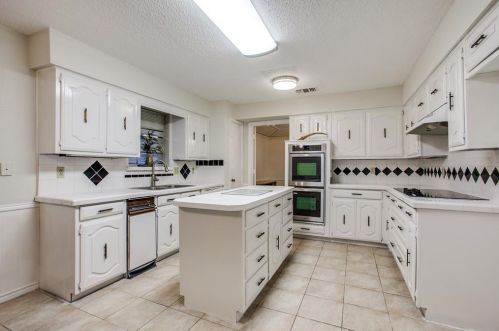 13022 Fall Manor Dr, Dallas TX  75243-2426 exterior