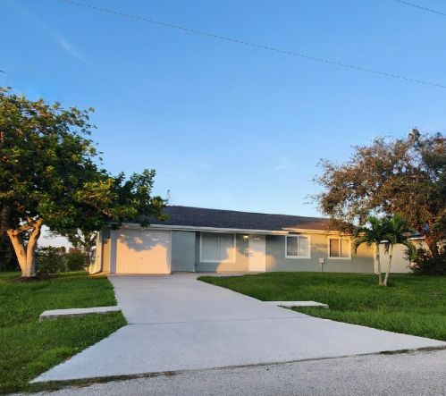 2257 Seamist St, Fort Pierce FL  34952-6851 exterior