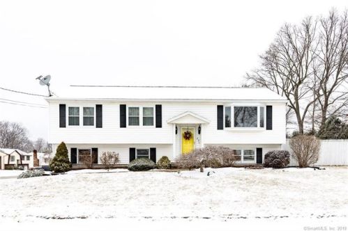 22 Marita Dr, Waterbury, CT 06705-2519